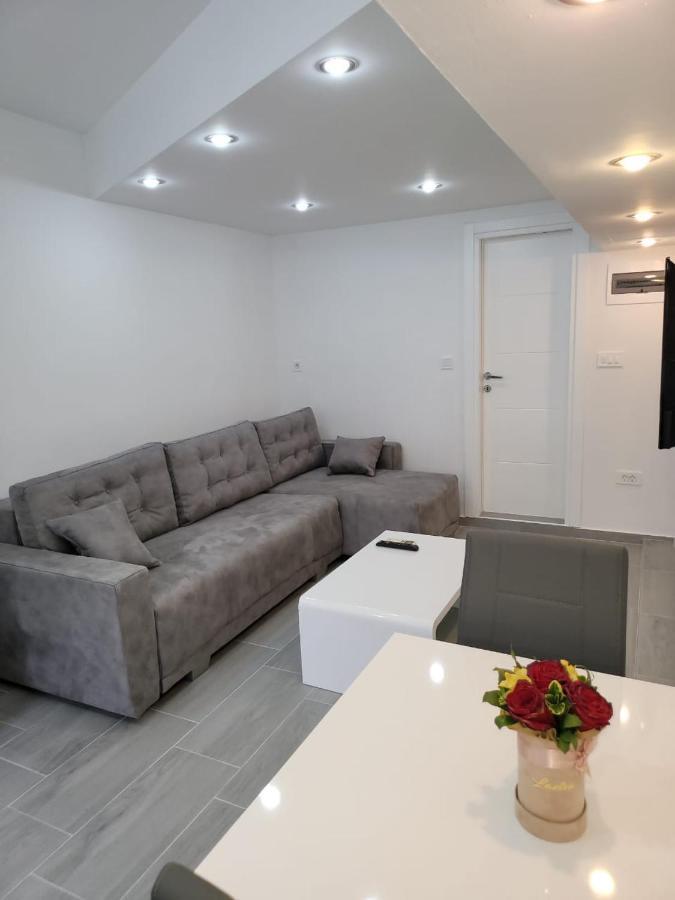 Apartment Diamond -Modern And Lovely Seaside Studio Apartment โกตอร์ ภายนอก รูปภาพ