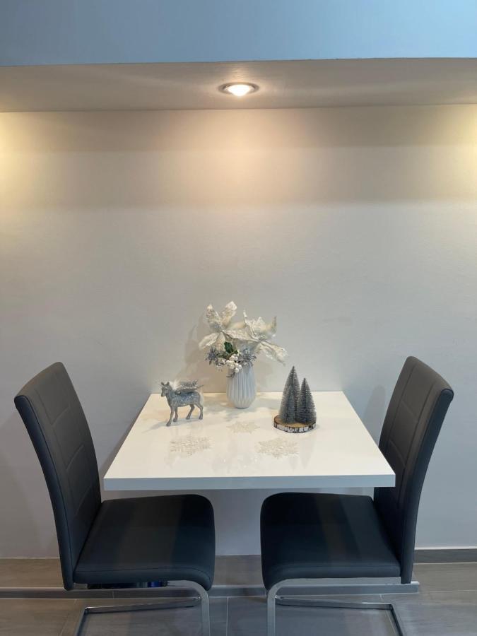 Apartment Diamond -Modern And Lovely Seaside Studio Apartment โกตอร์ ภายนอก รูปภาพ