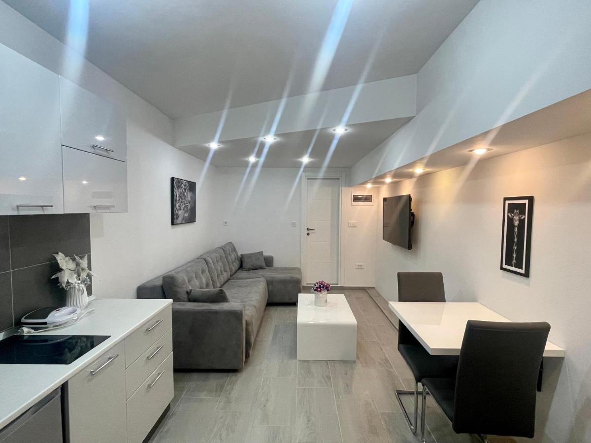 Apartment Diamond -Modern And Lovely Seaside Studio Apartment โกตอร์ ภายนอก รูปภาพ